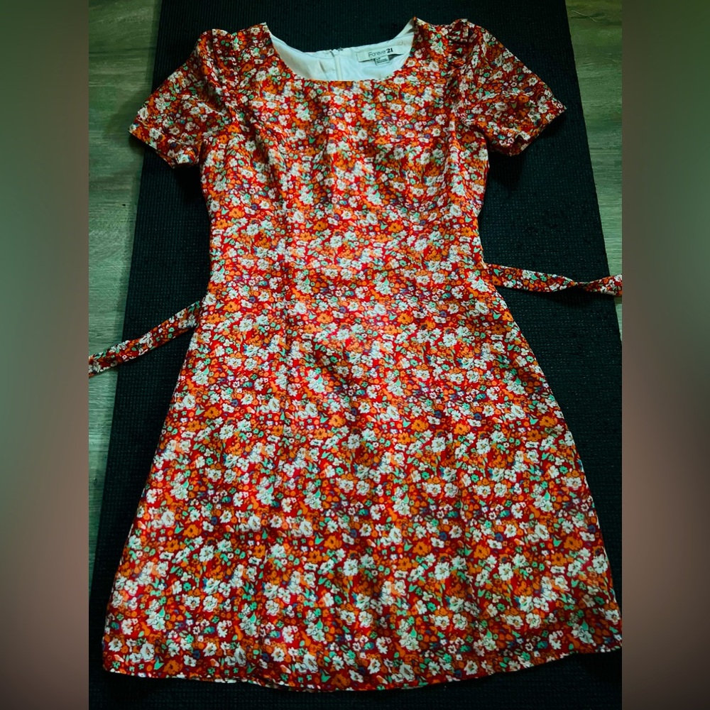 Forever 21 Small elegant floral dress with cute sleeves.